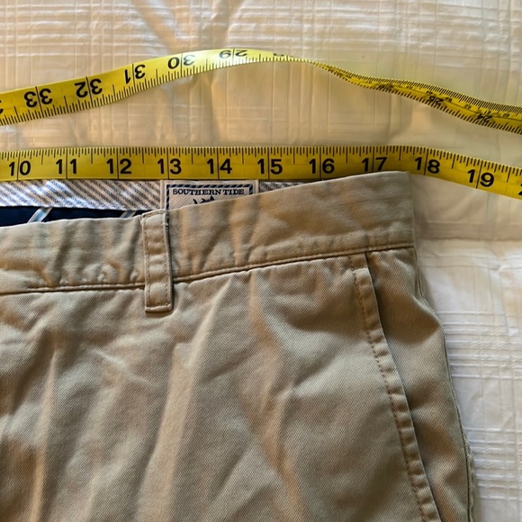 Southern Tide shorts 35” khaki 9” inseam- excellent condition - Picture 4 of 6